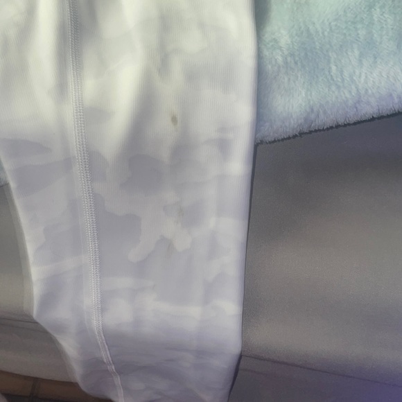 COPY - lulu leggings white camo - Picture 3 of 3